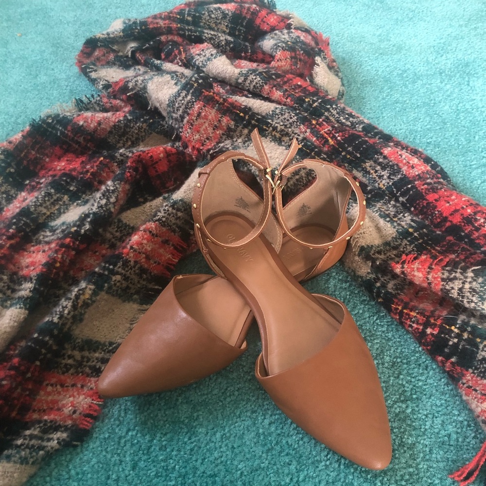 Old Navy Tan Flats ⭐️